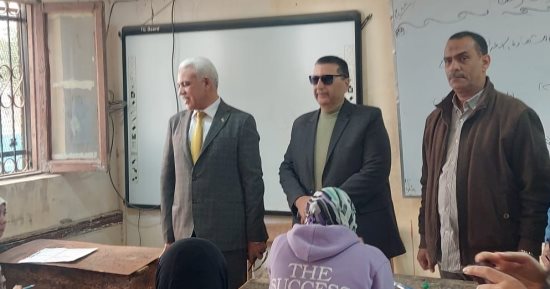 مدير تعليم القاهرة يتفقد لجان امتحانات الشهادة الإعدادية