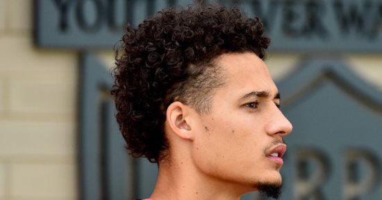 ليفربول يعلن قطع إعارة ريس ويليامز وعودته إلى دفاع الريدز