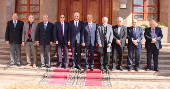 جامعة المنوفية تكرم رئيسها السابق