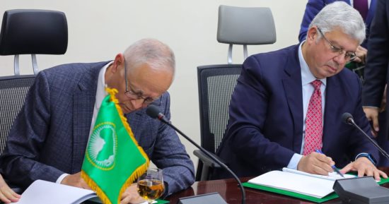 وزير التعليم العالى يوقع اتفاقية إنشاء مقر وكالة الفضاء الأفريقية فى مصر
