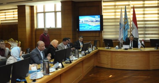 رئيس جامعة كفر الشيخ يترأس مجلس شئون خدمة المجتمع وتنمية البيئة