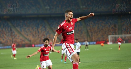 الأهلي يضرب 5 عصافير بحجر الفوز على البنك.. تأمين قمة الدوري.. الاطمئنان على المصابين بقيادة السولية وطاهر وتاو.. الحفاظ على لقب الأقوى هجوماً ودفاعاً.. ومواصلة الانتصارات المحلية والاستعداد الجيد للمونديال