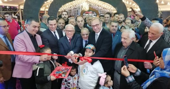 محافظ بورسعيد ورئيس الغرفة التجارية يفتتحان معرض "أهلا رمضان".. صور 