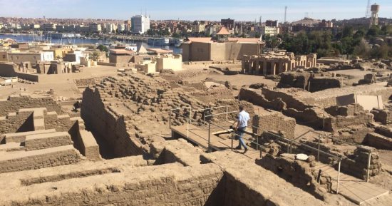 وفد ألمانى ينتهى من تصوير فيلم وثائقى بأسوان يعرض بالمتحف المصرى ببرلين.. صور