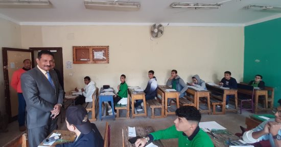 مدير تعليم الجيزة يتفقد لجان امتحانات الشيخ زايد.. صور