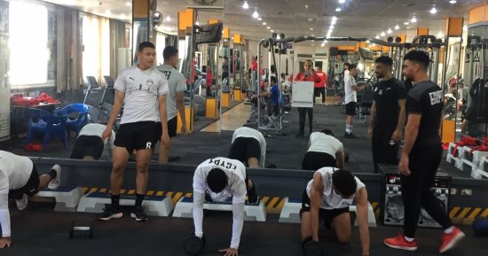 منتخب الشباب يخوض تدريبات بدنية صباحية.. صور