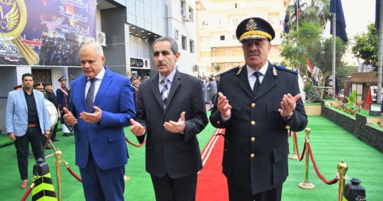 محافظ الغربية يضع إكليلا من الزهور على النصب التذكارى للشهداء احتفالا بعيد الشرطة