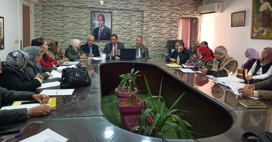 طلاب الصف الأول الثانوى بالجيزة ينهون امتحانات نصف العام بنسبة حضور 99%