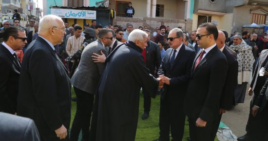 محافظ كفر الشيخ يشارك فى تشييع جثمان شهيد الشرطة.. فيديو وصور