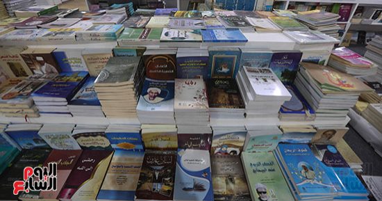 مراسل "القاهرة الإخبارية": توافد حاشد من المصريين على معرض الكتاب