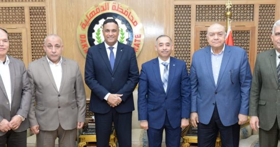 محافظ الدقهلية يبحث مع مساعد وزير الرى تفعيل الكيانات الاقتصادية