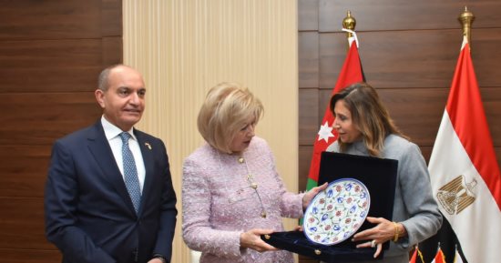 وزيرة الثقافة تستقبل نظيرتها الأردنية عقب افتتاح معرض القاهرة للكتاب 