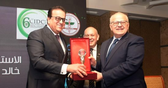 الخشت ووزير الصحة يفتتحان المؤتمر العلمى "نحو طب الأسنان الرقمى والأخضر"