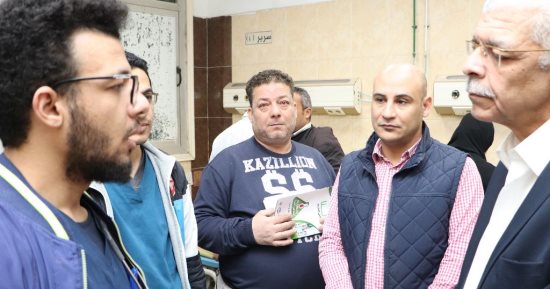 رئيـس جامعـة المنوفـيـة فـي زيـارة مفاجئـة لطـوارئ المستشفيـات الجامعـيـة