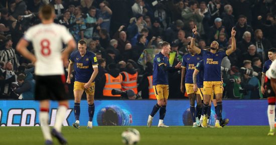 نيوكاسل يضع قدما فى أول نهائى كأس بعد غياب 24 عامًا
