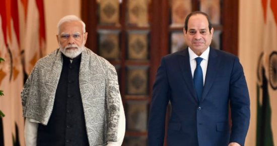 الرئيس السيسى فى مؤتمر صحفى مع رئيس وزراء الهند: اتفقت رؤانا على الانطلاق نحو شراكات بمجالات جديدة.. تيسير التواصل بين شعبي البلدين من خلال تكثيف رحلات الطيران.. وتكوين قنوات منتظمة تتيح تبادل الخبرات والمعرفة