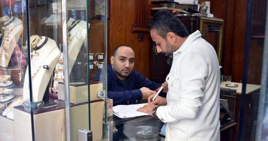 مياه الشرب بسوهاج تستطلع آراء المواطنين بمركز المنشاة للتعرف على جودة الخدمة