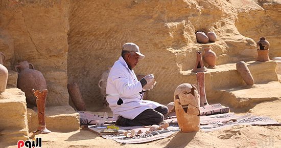 مراسل قناة "إكسترا نيوز" يسرد تفاصيل الاكتشافات الأثرية الجديدة بمنطقة سقارة