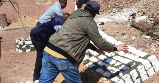 رفع 150 طن تراكمات قمامة ومخلفات بحى شرق مدينة أسوان.. صور