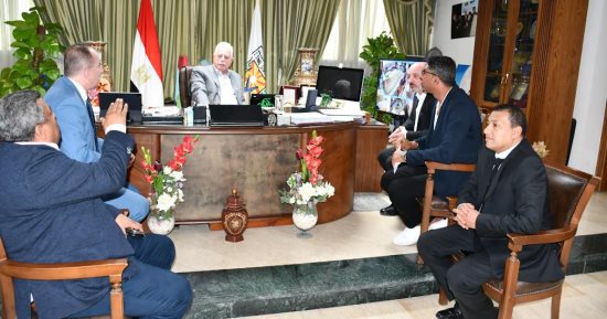 محافظ جنوب سيناء يتلقى تهنئة من مجموعات فنادق بإيطاليا لجهوده بمؤتمر COP 27