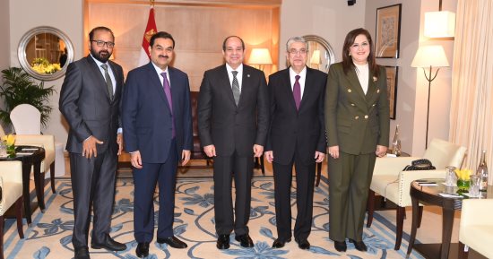 الرئيس السيسى يلتقى رئيس مجموعة أدانى الهندية رابع أغنى رجل أعمال فى العالم