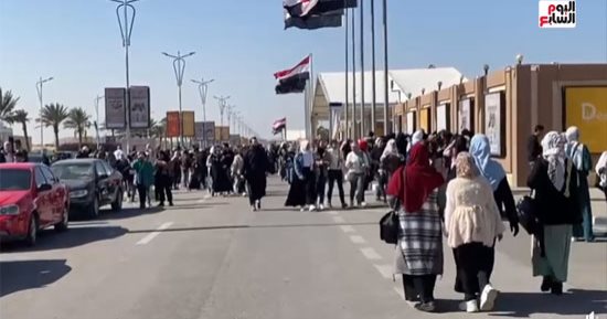 تليفزيون اليوم السابع يرصد الإقبال على إصدارات هيئة الكتاب بالمعرض.. فيديو