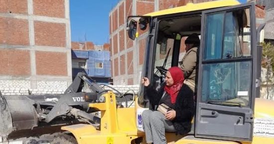 حي المنتزه بالإسكندرية يكرم موظفة لتصديها للتعديات على الأراضي الزراعية