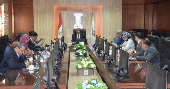 مجلس جامعة الأقصر يوافق على تعيين عدد من المدرسين بكلية الطب.. صور