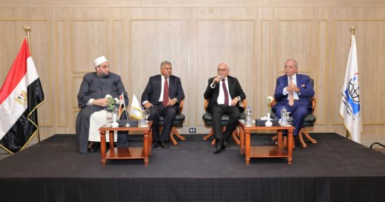 رضا حجازى: تقديم الاهتمام والدعم اللازم لأسر الشهداء ورعايتهم