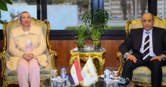 وزيرا الطيران والبيئة يفتتحان محطة للطاقة الشمسية بمطار القاهرة 