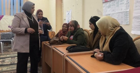 "القومى للمرأة" بكفر الشيخ ينظم ورشة عمل للفتيات لتعليم صناعة الحلى بأبسط الأدوات
