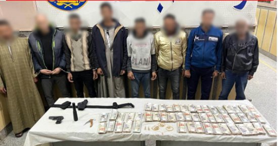ضبط 8 أشخاص انتحلوا صفة رجال شرطة لسرقة مسكن أحد الأشخاص بالفيوم