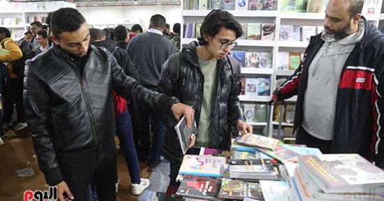 سماح أبو بكر عزت ومصطفى الفقى بمعرض القاهرة للكتاب.. فعاليات اليوم الثالث