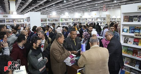 ربع مليون زائر لمعرض القاهرة الدولى للكتاب فى ثانى أيام فتح أبوابه للجمهور