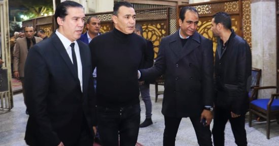 عصام الحضرى يقدم واجب العزاء فى الكاتب الصحفى علام عبد الغفار
