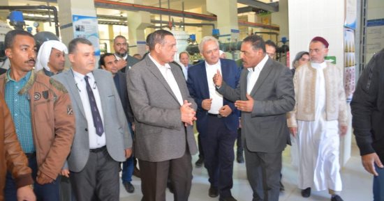 وزير التنمية المحلية ومحافظ مطروح يتابعان إنشاء محطة تحلية مياه البحر بالرميلة