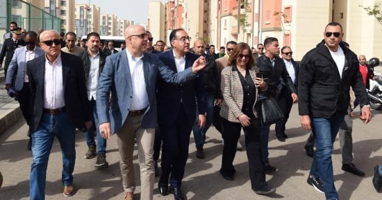 رئيس الوزراء في تصريحات على هامش تفقده مدينة "حدائق العاصمة": تجهيز أول حي متكامل بالمدينة في أقل من 18 شهرا.. انتهاء أزمة البضائع المتراكمة في الموانئ.. والمصانع عادت للعمل بكامل طاقتها