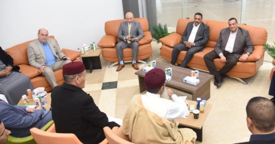 عمد ومشايخ مطروح يشكرون الرئيس السيسى على تطوير القرى ضمن "حياة كريمة".. صور