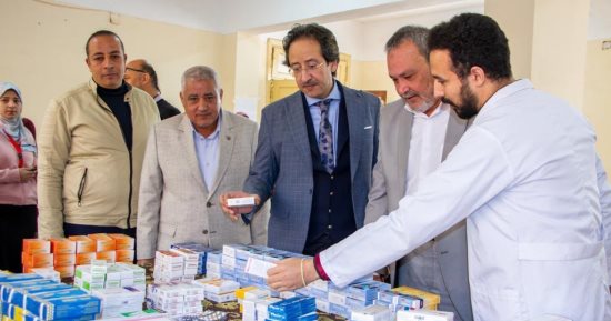 تقديم الرعاية الطبية لـ 1142 حالة خلال قافلة جامعة طنطا بكفر الزيات في الغربية