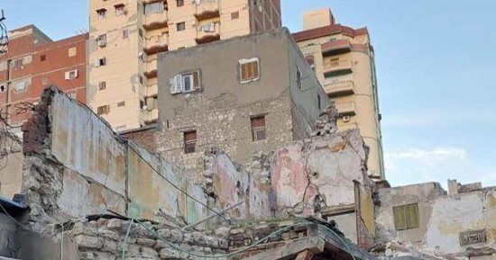 انهيار أجزاء من عقار بنطاق حي المنتزه شرق الإسكندرية دون إصابات