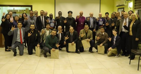 رئيس الأسقفية يفتتح حفل إطلاق إنجيل مرقس بلغة الإشارة 
