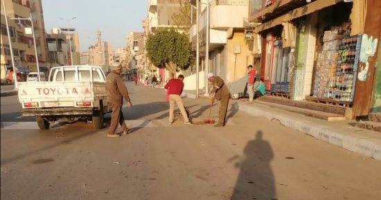 رئيس مدينة الأقصر يتابع أعمال النظافة ورفع المخلفات بشوارع المدينة.. صور