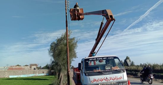حملات نظافة وإزالة إشغالات ورفع كفاءة الإنارة بمدن وقرى كفر الشيخ.. صور