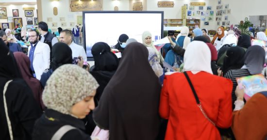 جولات السلام للإمام الطيب والقدس والشعراوي وبطولات الجيش المصري تجذب جمهور معرض الكتاب
