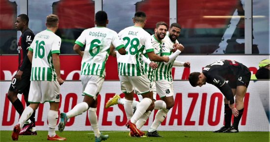 ساسولو يكتسح ميلان 3-1 فى الشوط الأول بالدوري الإيطالي