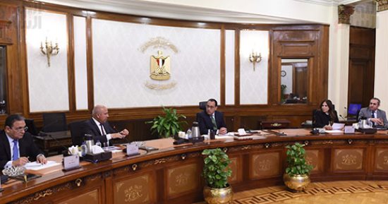 النقل: التعاقد على منظومة التاكسى الذكى وربطها بالمنظومة فى العاصمة الإدارية
