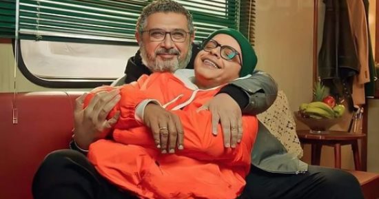 محمد هنيدى فى صورتين بين أحضان ماجد الكدوانى بينهما 20 عامًا