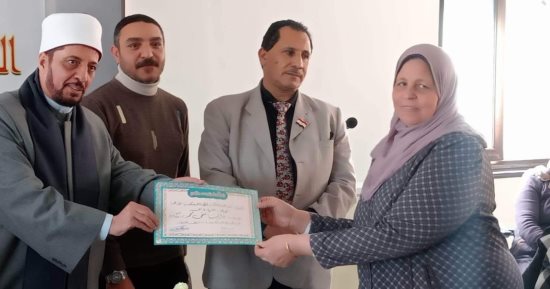 رئيس منطقة الإسكندرية الأزهرية يُكرم منسقى مبادرة "أنا الراقى بأخلاقى"