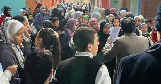 أهالى كفر الشوبك بالقليوبية ينظمون رحلة إلى معرض الكتاب.. صور