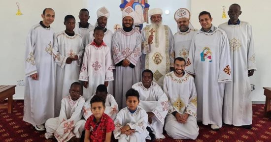 الأسقف العام بأفريقيا يصلى القداس الإلهى بمدينة هرارى فى زيمبابوى 